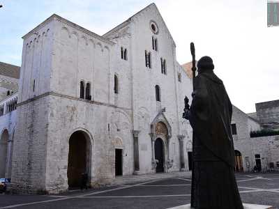 �2 stelle� - Bari: Basilica di San Nicola (foto di Nico Velluso)